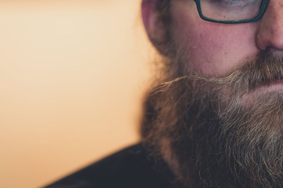 eliminate beard odor naturally. Man with beard
